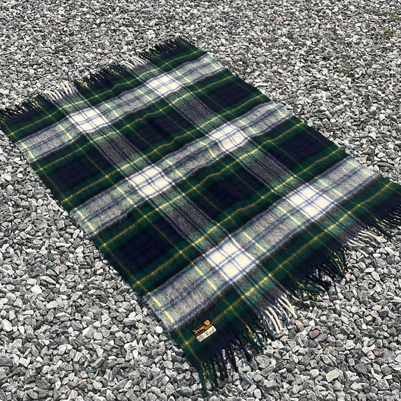 Vintage Filene's Boston 100% Wool Green Blue Plaid Lap Blanket Fringe England - Picture 6 of 8